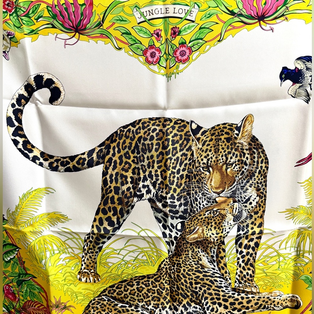 Hermès silk Scarf yellow Jungle Love Dallas Zoo limited edition super rare new